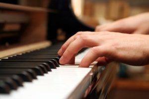 Selecting a Piano for your Student - Chupp's Pianos, Goshen, IN. Piano Store