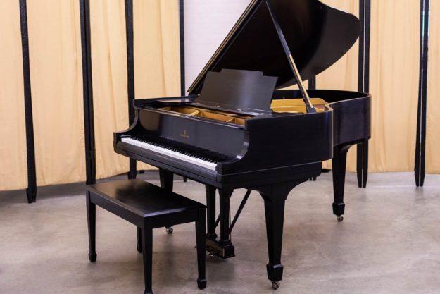 Steinway & Sons Model M Grand Piano #207893