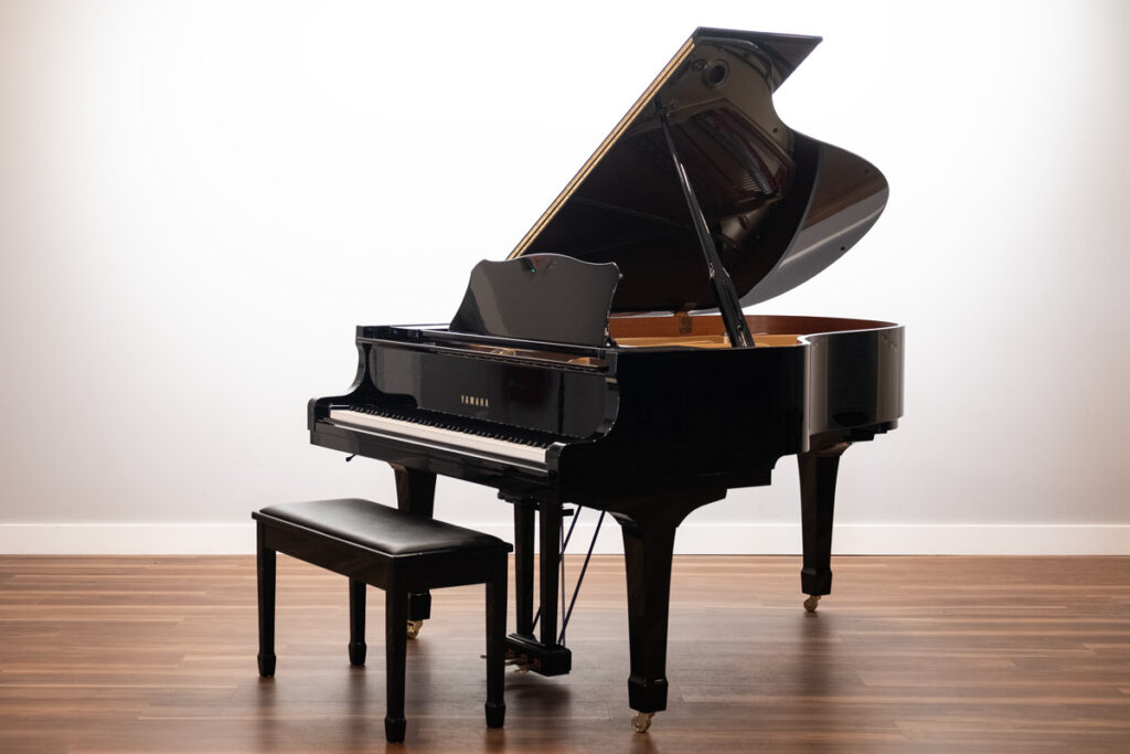 1993 Yamaha Model C3 Grand Piano | Polished Ebony - Excellent